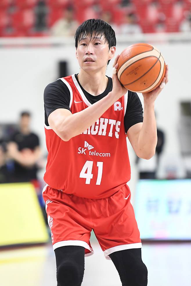 서울 SK가 FA 오세근과 계약을 체결했다. 사진 | KBL
