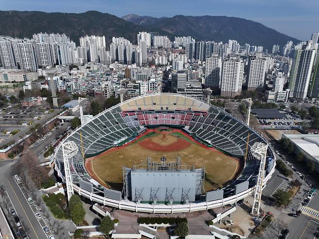 <yonhap photo-3977="">부산 사직야구장 모습. 사진=연합뉴스</yonhap>