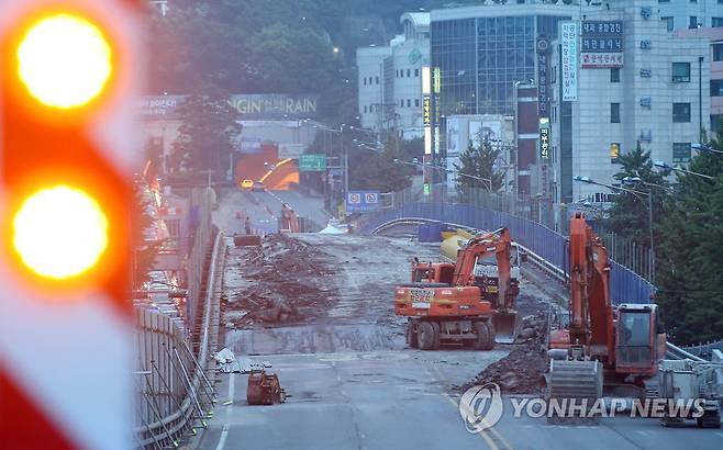 2014년 서울 중구 동호로 약수고가 철거 공사 현장 [연합뉴스 자료사진]