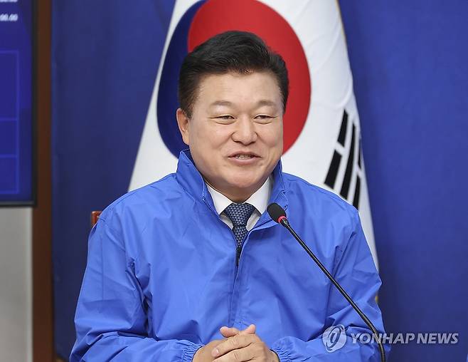 더불어민주당 신용한 충북지사 후보 [연합뉴스 자료사진]
