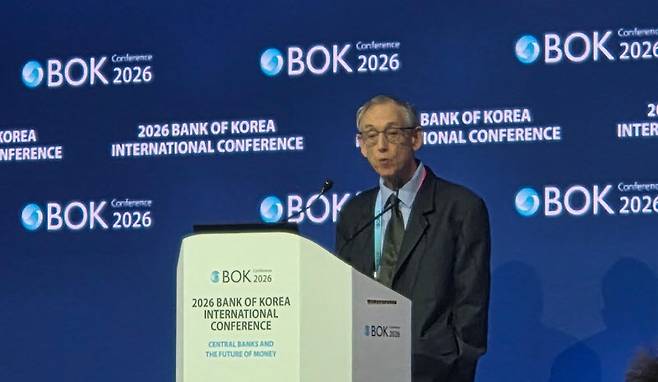 로버트 타운센드 메사추세츠공과대학(MIT) 교수가 2일 서울 중구 한국은행에서 열린 ‘2026 BOK 국제콘퍼런스’ 특별강연을 하고 있다. (사진=서민지 기자)