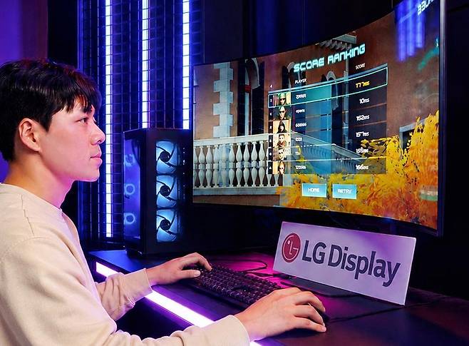 LG디스플레이의 39형 게이밍 OLED 패널. LG디스플레이 제공