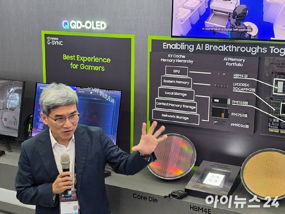 송재혁 삼성전자 CTO가 2일 개막한 컴퓨텍스 2026에서 삼성전자의 HBM5 기술 방향성을 설명하고 있다. [사진=황세웅 기자]