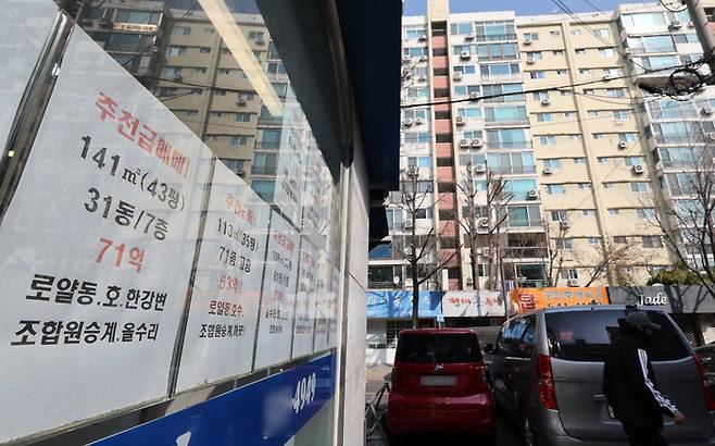 서울 강남구 압구정동 한 아파트 모습. [연합뉴스]