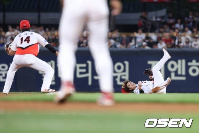 KIA 김선빈이 포스아웃을 시키고 있다./KIA타이거즈 제공