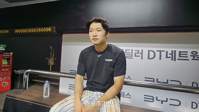 LG 박해민이 2일 수원 KT전 승리 후 취재진과 인터뷰하고 있다.
