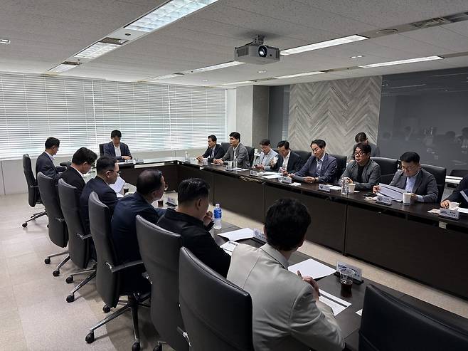한국배구연맹, SOOP 여자부 신규 회원 가입 승인 (서울=연합뉴스) 장현구 기자 = 한국배구연맹(KOVO)이 2일 서울 마포구 상암동 배구연맹 대회의실에서 이사회 및 임시 총회를 열어 인터넷 방송 플랫폼 기업인 SOOP의 신규 회원 가입을 논의하고 있다. 2026.6.2
cany9900@yna.co.kr