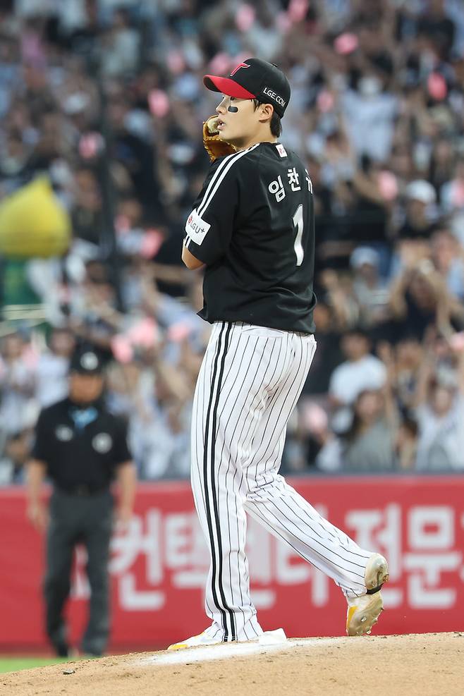 LG 임찬규가 2일 수원케이티위즈파크에서 열린 2026 KBO리그 정규시즌 KT전에 선발 등판해 투구를 준비하고 있다. 사진 | LG 트윈스