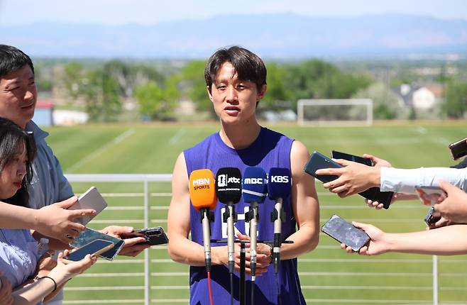 이재성 인터뷰

    (헤리먼[미국 유타주]=연합뉴스) 신준희 기자 = 2일(현지시간) 오후 미국 유타주 헤리먼에 위치한 자이언스뱅크 트레이닝센터에서 축구 국가대표팀 이재성이 인터뷰를 하고 있다. 2026.6.3

    hama@yna.co.kr

(끝)





<저작권자(c) 연합뉴스, 무단 전재-재배포, AI 학습 및 활용 금지>