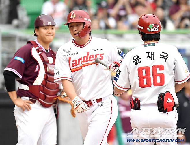 3일 인천 SSG랜더스필드에서 열린 SSG와 키움의 경기. 1회말 선취 솔로홈런을 날린 SSG 최정. 인천=송정헌 기자songs@sportschosun.com/2026.06.03/