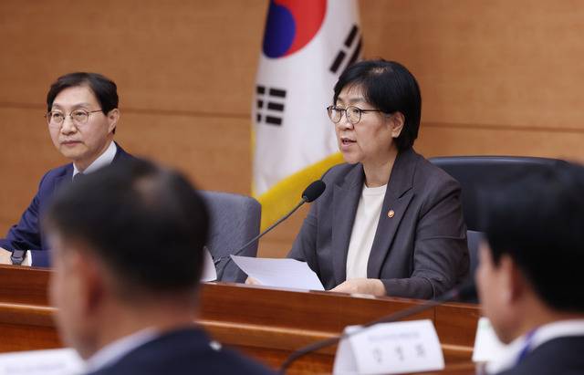 정은경 보건복지부 장관이 지난 5월 28일 오후 서울 종로구 정부서울청사 별관 국제회의실에서 2026년도 제5차 국민연금기금운용위원회를 주재하고 있다. /뉴시스