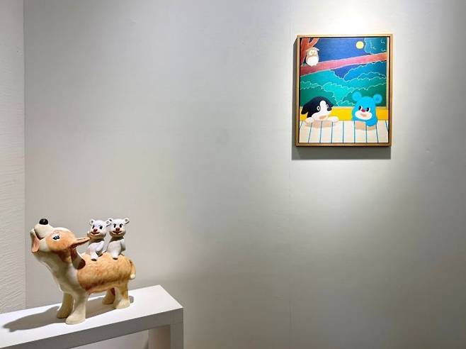 야스히토 가와사키 개인전 'Blue Blue Bear and Green, Blue Blue Bear and Sea' 전시전경. 리나갤러리