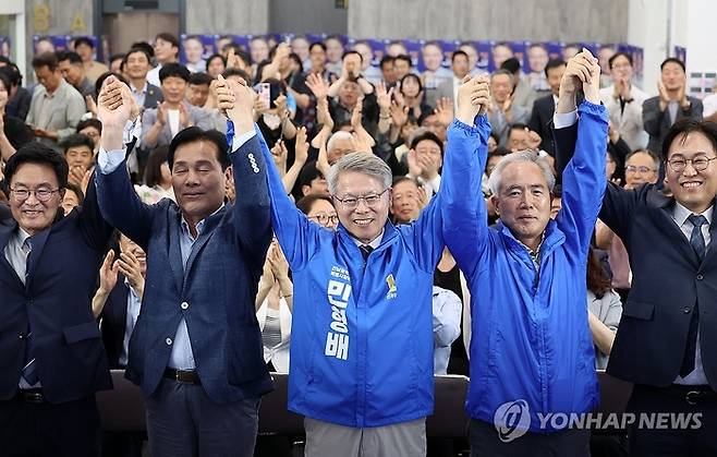 초대 전남광주통합특별시장 선거에서 더불어민주당 민형배 후보의 당선이 유력시 된다. [연합뉴스]