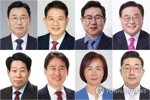 서울시 교육감 후보들 정근식(첫 번째 줄 왼쪽부터), 윤호상, 한만중, 조전혁, 류수노(두 번째 줄 왼쪽부터), 김영배, 홍제남, 이학인 서울시 교육감 후보 [중앙선관위 제공. 재판매 및 DB 금지]