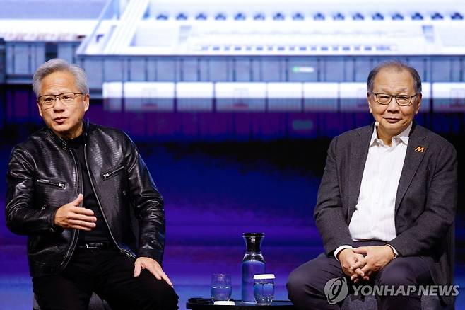 젠슨 황 엔비디아 CEO와 릭 차이 미디어텍 CEO [로이터=연합뉴스 자료사진]