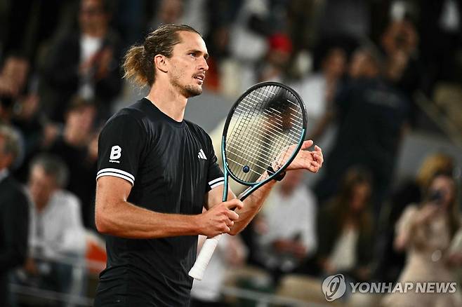 알렉산더 츠베레프(2위·독일)의 8강전 경기 모습 [AFP=연합뉴스]