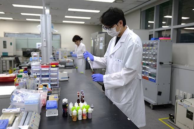 액상 전자담배 검사 [서울시보건환경연구원 제공. 재판매 및 DB 금지]