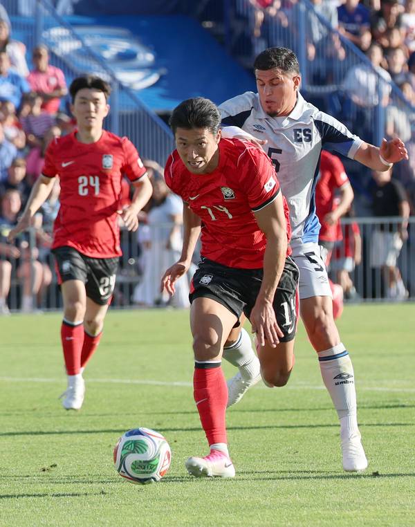 4일(한국시간) 미국 유타주 프로보에 위치한 브리검영대 사우스필드에서 열린 대한민국과 엘살바도르의 평가전에서 한국 조규성이 드리블을 하고 있다.  2026.6.4 /프로보[미국 유타주]=연합뉴스