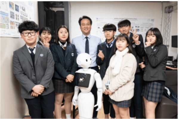 2019년 오산지역 학생들과 서울대 AI연구원 견학 당시.
