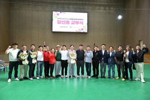 제9회 6·3 전국동시지방선거 당선증 교부식이 4일 평창국민체육센터에서 심재국 평창군수 당선인을 비롯한 당선자 및 평창군 선거관리위원 등이 참석한 가운데 열렸다.