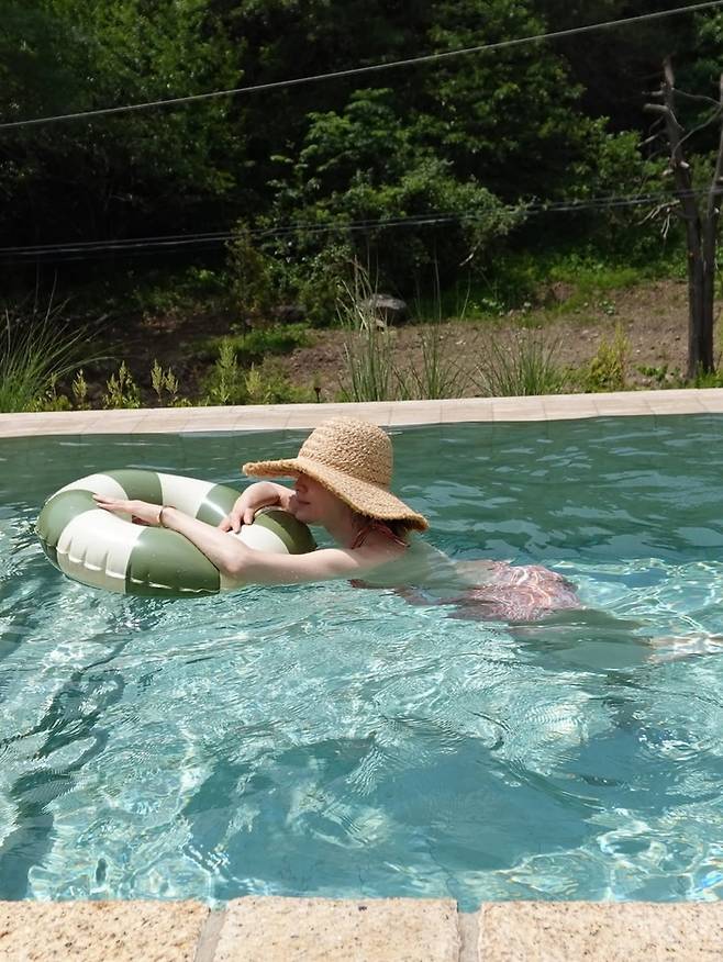 Actress Song Hye Kyo has captivated fans with her refreshing vacation routine.On April 4, the actress posted several photos on her social media with the caption, Rest day, photo by mom.In the photos, Song Hye Kyo is wearing a swimsuit and relaxing in the pool. She showed off her natural beauty and sunny mood, attracting attention.In another photo, she wore a checked patterned dress and a straw hat to complete her sensual vacation look. Even in her relaxing vacation outfit, she was able to create a photo-shoot-like atmosphere and stand out.In particular, the photos were reportedly taken by her mother. Song Hye Kyo wrote photo by mom on the post, indicating that it was taken with her mothers affection. Even though the photo is naturally composed, it shows the warm gaze of a family trying to capture their daughters beautiful moments, and fans are responding to it.Meanwhile, Song Hye Kyo is set to premiere her new Netflix original series Slowly and Intensely this year.