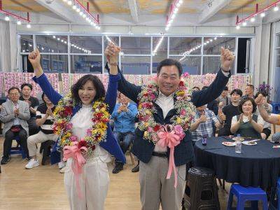 김산 무안군수 당선인이 선거 승리를 확정 지은 후 함박 웃음을 짓고 있다. [사진제공=김산 무안군수 선거 캠프]