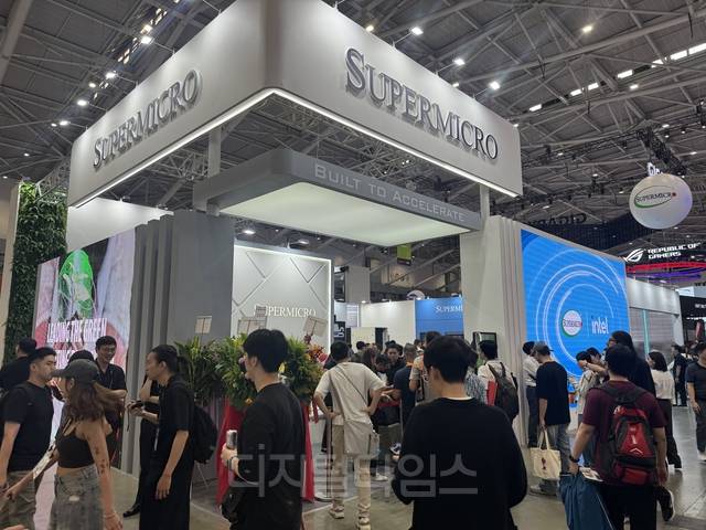 슈퍼마이크로 컴퓨텍스 2026 부스 전경.