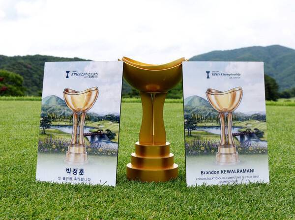 2026년 한국프로골프(KPGA) 투어 제69회 KPGA 선수권대회에서 전달된 'KPGA 선수권대회 첫 출전 기념 액자'. 사진제공=KPGA (사진을 무단으로 사용하지 마십시오.)
