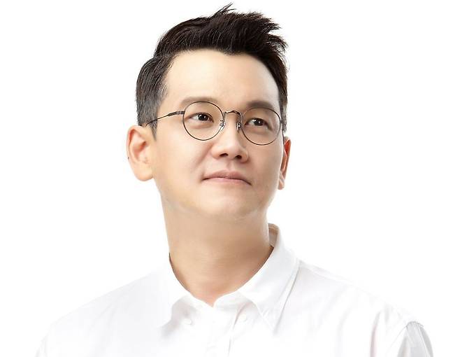 지난 1일 서울 강남구의 한 카페에서 중앙일보 '이팩트' 취재팀과 만난 정재훈 약사는 현대인의 영양제 과잉 섭취와 강박 사회의 민낯을 꼬집었다. 중앙일보 DB