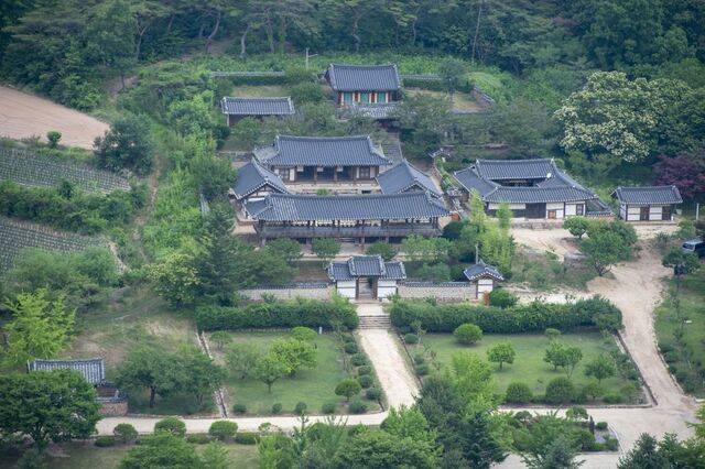 압도적인 규모의 만대루를 갖춘 병산서원