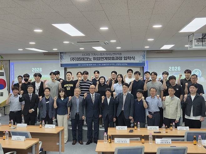 ‘첨단원주’를 강조한 새 원주시장이 뽑힌 4일 진행된 원주시·폴리텍대·디에스테크노, 반도체기업 채용연계과정 입학식