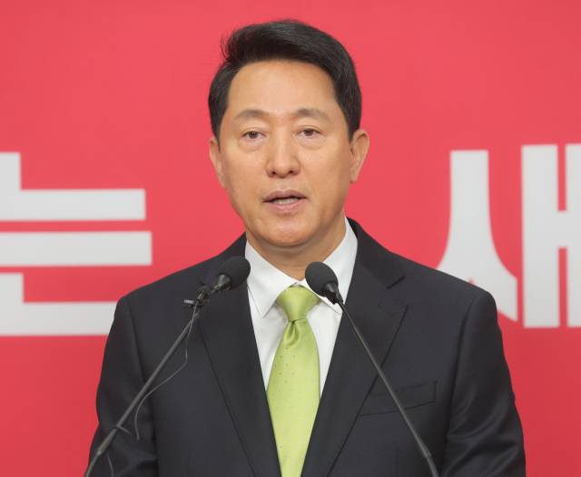 ▲6.3 지방선거 국민의힘 서울시장 후보로 확정된 오세훈 서울시장이 지난 4월 18일 서울 여의도 국민의힘 당사에서 기자회견을 하고 있다. ⓒ연합뉴스