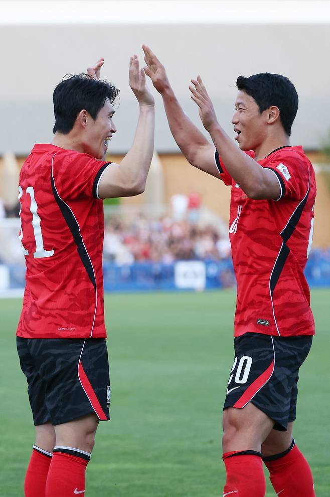 이동경(왼쪽)과 황희찬 | 연합뉴스