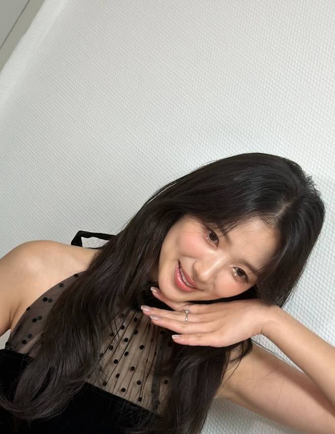 Actress Kim Hye-yoon stuns fans with her adorable visuals.On April 4, Kim Hye-yoon shared a series of photos on her personal account with three white and three black heart emojis. It was her first post in seven weeks, much to the delight of her fans.In the photos, Kim Hye-yoon shows off her colorful charms as she flawlessly pulls off various styling looks. From a casual outfit with jeans and a vest, to a flowy white dress, to a black dress with see-through details, she created different moods.In addition, she captivated attention with her cute selfies and V-posts, cute expressions with her cheeks out, and heart poses. Her small face, clear eyes, and innocent smile drew admiration from fans.Fans said, Uh... Sister... What day is it?, I cant even drink water today. Your photos are my lifeblood, Youre a princess, youre the most beautiful person Ive ever seen, Perfect quality, Every time you smile, I feel better, Thank you for the photos, Youll always be beautiful, Youre so pretty, and more.Photo via Kim Hye-yoons account