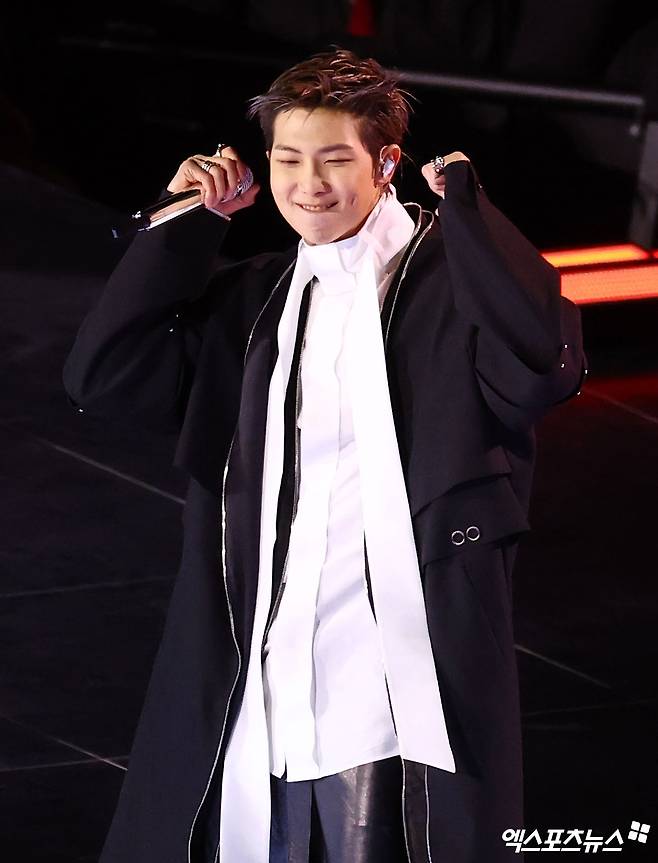 RM.