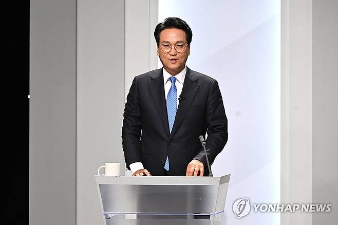 토론회 참석한 안민석 후보 (서울=연합뉴스) 26일 서울시 마포구 상암동 SBS 프리즘타워에서 열린 제9회 전국동시지방선거 경기도교육감 후보자 토론회에 안민석 후보가 참석해 있다. 2026.5.26 [경기사진공동취재단] xanadu@yna.co.kr