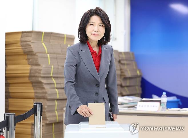 사전 투표하는 이진숙 후보 [연합뉴스 자료사진. 재판매 및 DB 금지]