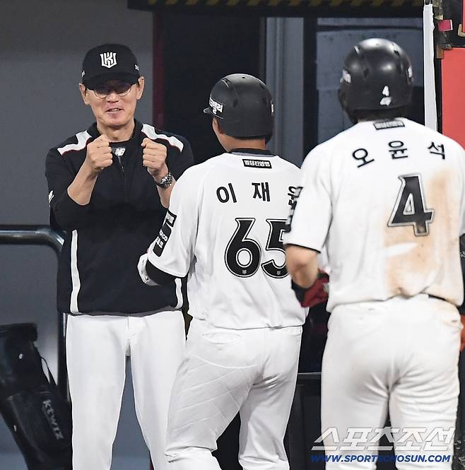 4일 수원 케이티위즈파크에서 열린 KBO리그 KT와 LG의 경기. 8회말 투런홈런을 날린 KT 이재원. 수원=송정헌 기자songs@sportschosun.com/2026.06.04/