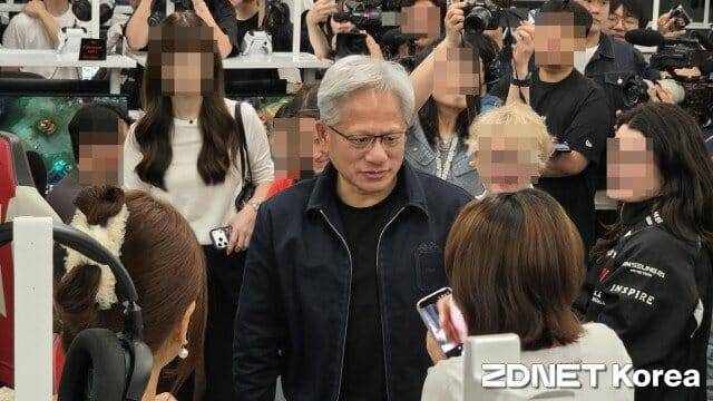 젠슨 황이 5일 서울 홍대를 찾았다. (사진=지디넷코리아)