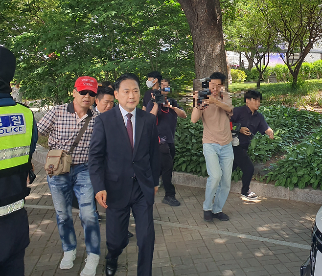 서울시 선거관리위원회로 이동하는 장동혁 국민의힘 대표. 사진=최승한 기자
