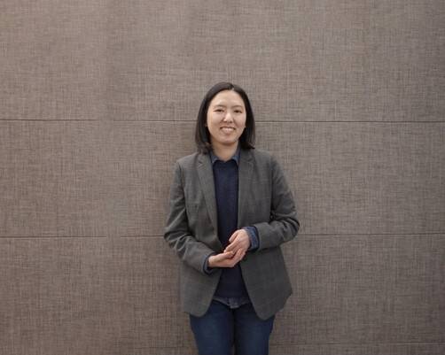 북디자이너로서의 시행착오와 성장을 기록한 ‘날마다, 북디자인’을 펴낸 김경민 생각의힘 디자인팀장은 이야기하는 디자이너의 가능성을 열었다는 점을 인정받아 한국출판인회의가 선정한 ‘2023 올해의 출판인-디자인 부문’을 수상했다. 본인 제공
