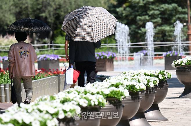 ▲ 춘천 강원도립화목원 찾은 관광객. 김정호 기자 [강원도민일보 자료사진]