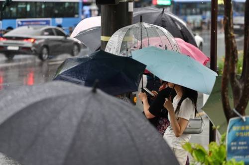 장마 시작 알리는 비 [연합뉴스 제공]
