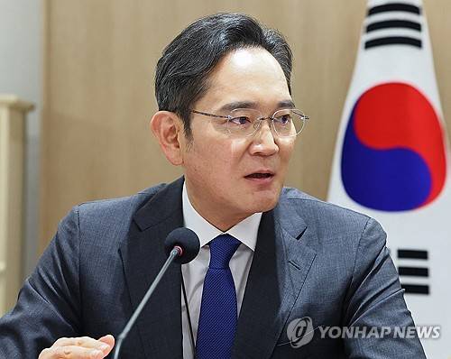 이재용 삼성전자 회장 이재용 삼성전자 회장이 2025년 11월 16일 용산 대통령실에서 열린 한미 관세협상 후속 민관 합동회의에서 발언하고 있다.[연합뉴스 제공]