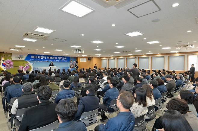 김광열 영덕군수가 향후 에너지 정책에 대해 설명하고 있다. 영덕군 제공