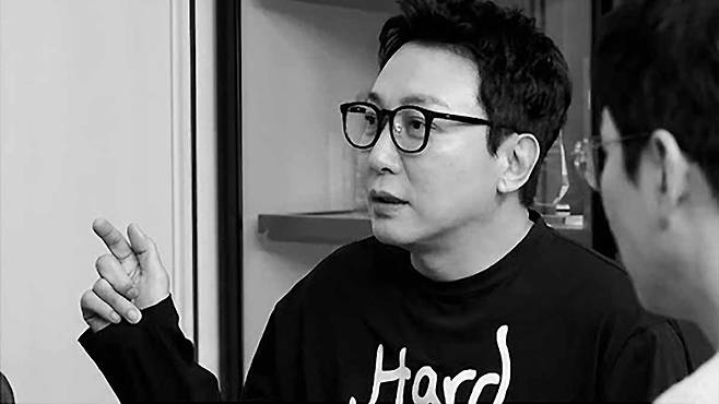 30년의 세월 동안 숱한 굴곡을 지나 다시 현장의 중심에 서기까지 그가 걸어온 예능의 길. SBS ‘신발 벗고 돌싱포맨’