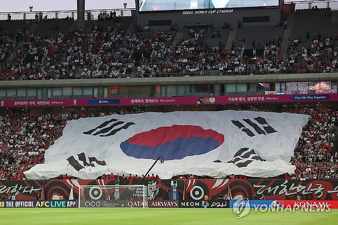 응원하는 붉은 악마 [연합뉴스 자료사진]