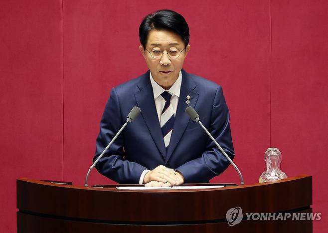 당선 인사하는 조정식 국회의장 (서울=연합뉴스) 이동해 기자 = 22대 후반기 국회의장에 선출된 더불어민주당 조정식 의원이 5일 국회에서 열린 '제436회 국회(임시회) 제1차 본회의'에서 당선 인사를 하고 있다. 2026.6.5 eastsea@yna.co.kr