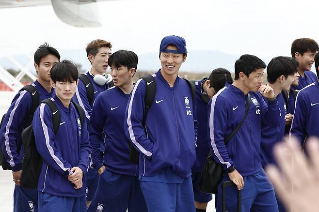 Korea Republic's players arrive at the Guadalajara International Airport Miguel Hidalgo on the outskirts of Guadalajara, Mexico on June 5, 2026, ahead of the FIFA 2026 World Cup football tournament. (Photo by Ulises Ruiz / AFP)







<저작권자(c) 연합뉴스, 무단 전재-재배포, AI 학습 및 활용 금지>