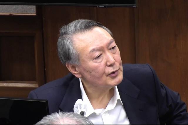 윤석열 전 대통령이 6일 3대 특검(내란·김건희·채상병) 미제 의혹을 수사하는 권창영 특별검사팀(종합특검)에 처음 출석했다./서울중앙지법